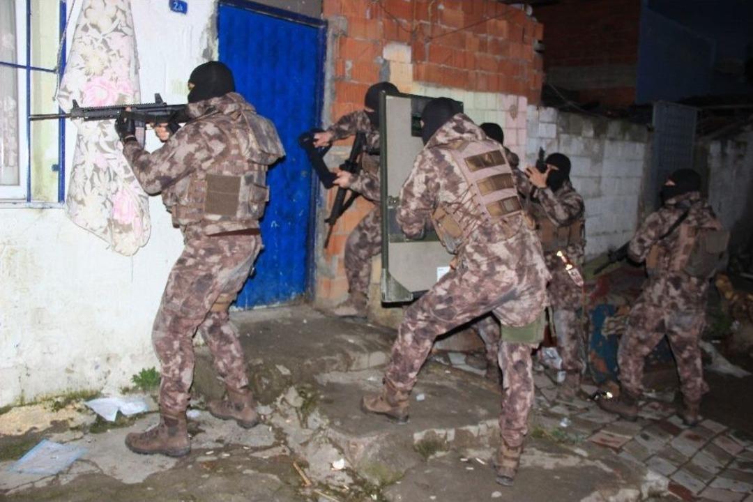 Balıkesir&rsquo;de Uyuşturucu Satıcılarına Nefes Kesen Şafak Operasyonu...