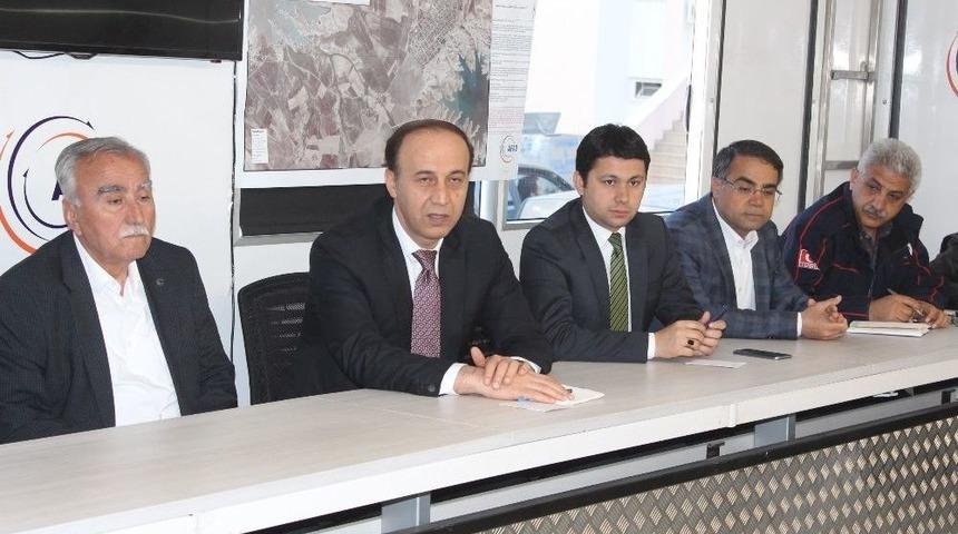 Vali Abdullah Erin Depremzede Muhtarlarla Toplantı Yaptı