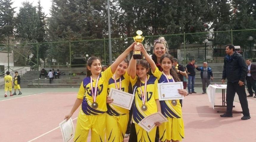 Gkv&rsquo;nin Minik Tenis&ccedil;ileri Kupaları Kaptı