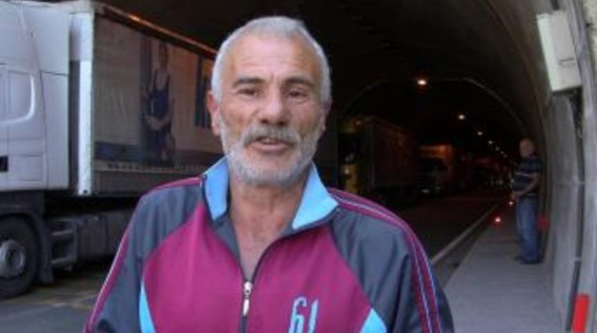 Sarp Sınır Kapısı&rsquo;ndaki Tır Ve İnsan Kuyruğu