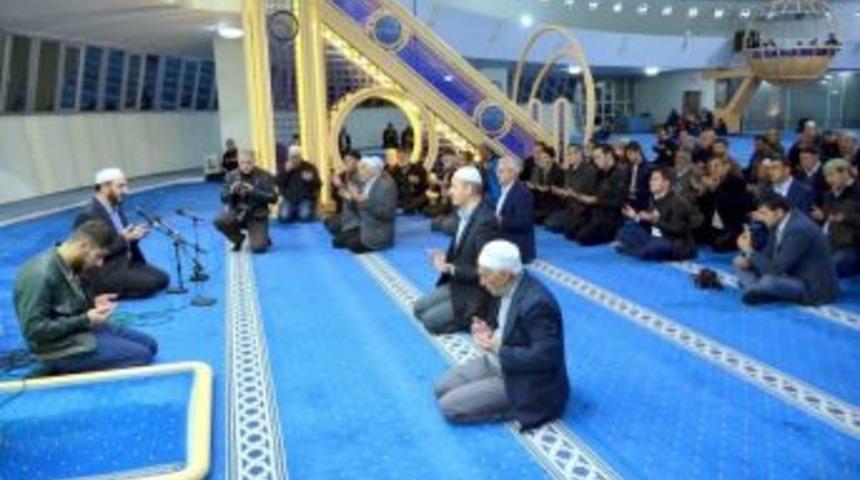 Erzincan&rsquo;da Deprem Şehitleri İ&ccedil;in Mevlid Okutuldu