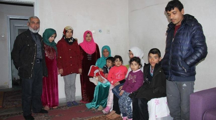 Savaştan Ka&ccedil;an T&uuml;rkmen Aile Yardım Eli Uzatılmasını Bekliyor