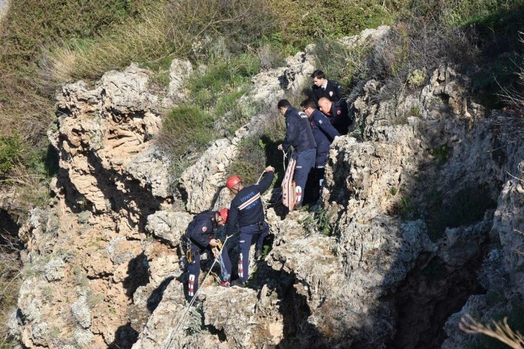 15 Yaşındaki &Ccedil;ocuk Falezlerden Aşağıya D&uuml;şt&uuml;, Kalp Masajıyla Hayata D&ouml;nd&uuml;