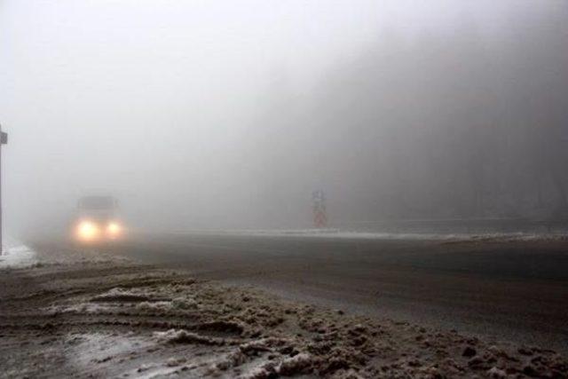 Kar Ve Sis Bolu Dağı'nda Ulaşımı Yavaşlattı