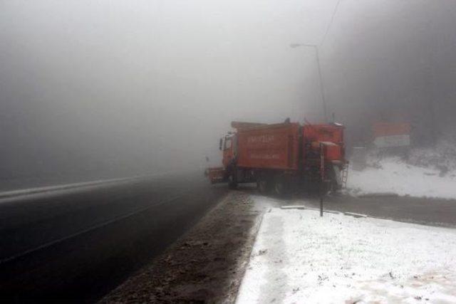 Kar Ve Sis Bolu Dağı'nda Ulaşımı Yavaşlattı