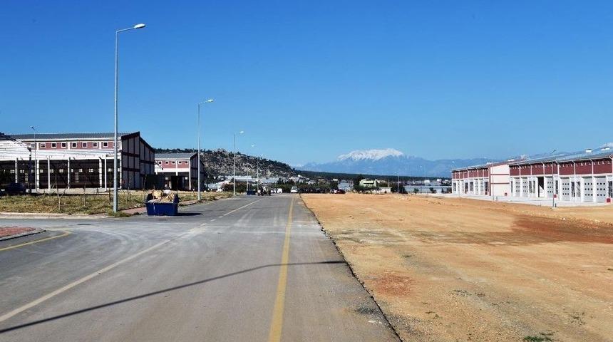 Varsak Sanayi Sitesi&rsquo;nin Yolları Asfaltlanıyor