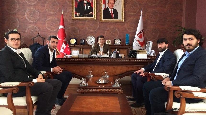 Gen&ccedil;lerden Topluma Gen&ccedil;lik Merkezi Yetkililerinden Rekt&ouml;r Taş&rsquo;a Ziyaret