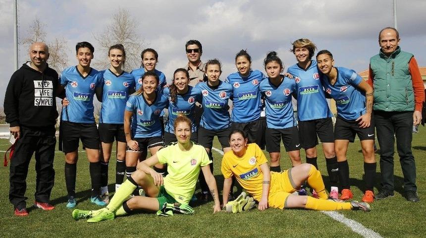 D&ouml;şemealtı Kadın Futbol Takımı, Karadeniz Ereğli&rsquo;yi Ağırlıyor