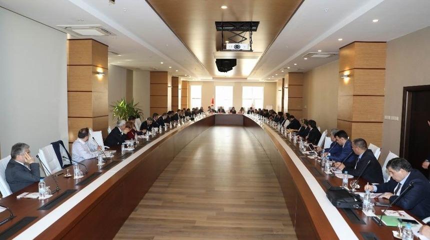 &ldquo;t&uuml;rk Y&uuml;ksek&ouml;ğretim Kurumlarında Suriyeli &Ouml;ğrenciler&rdquo; Konferansına Rekt&ouml;r Karacoşkun&rsquo;da Katıldı