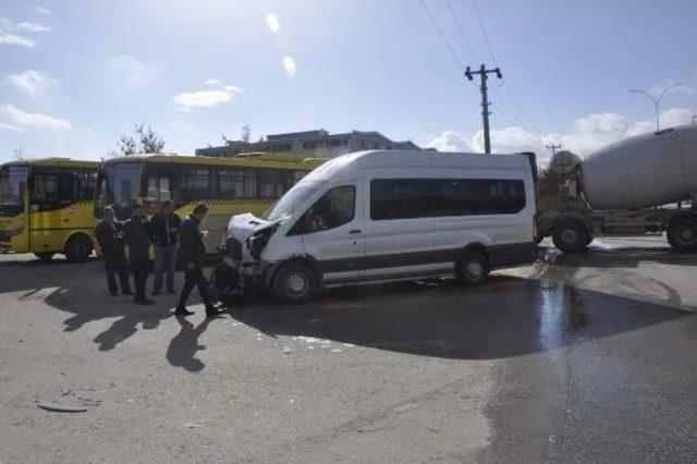 Gaziantep'te Işçi Servisleri Çarpıştı: 20 Yaralı