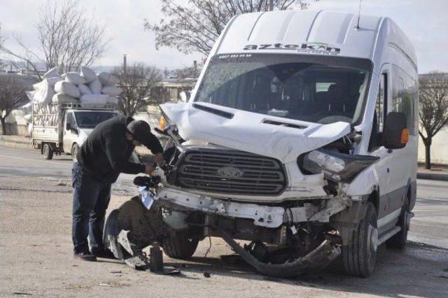 Gaziantep'te Işçi Servisleri Çarpıştı: 20 Yaralı