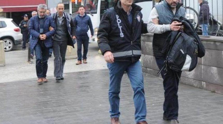 Fet&ouml;'den G&ouml;zaltına Alınan 3'&uuml; Profes&ouml;r 30 Ş&uuml;pheli Adliyede