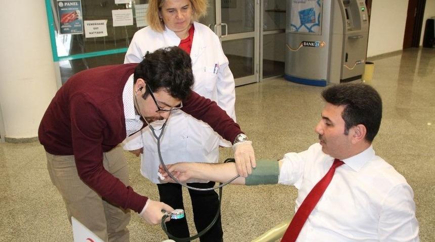 Kızılay Kan Bağışına &Uuml;niversitesinden Destek