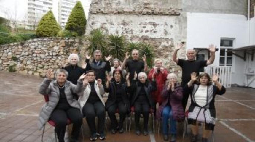 &lsquo;sev Kardeşim&rsquo;i Sessiz S&ouml;ylediler