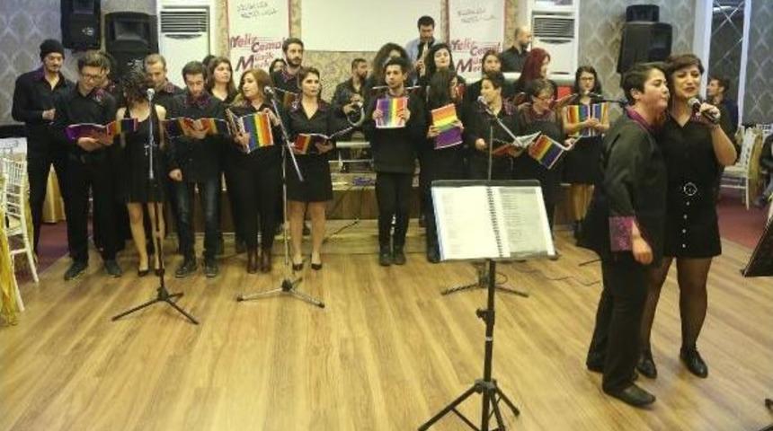 T&uuml;rkiye'nin Ilk Lgbti Korosu