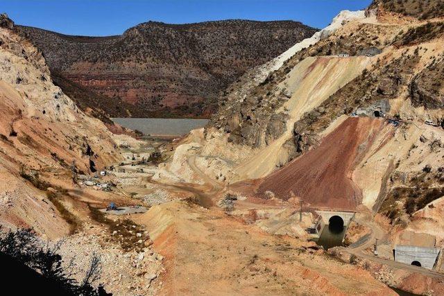 Bakan Eroğlu: "gap&rsquo;ın Kilit Tesisi Silvan Barajı&rsquo;nın Y&uuml;zde 70&rsquo;ini Tamamladık" 1
