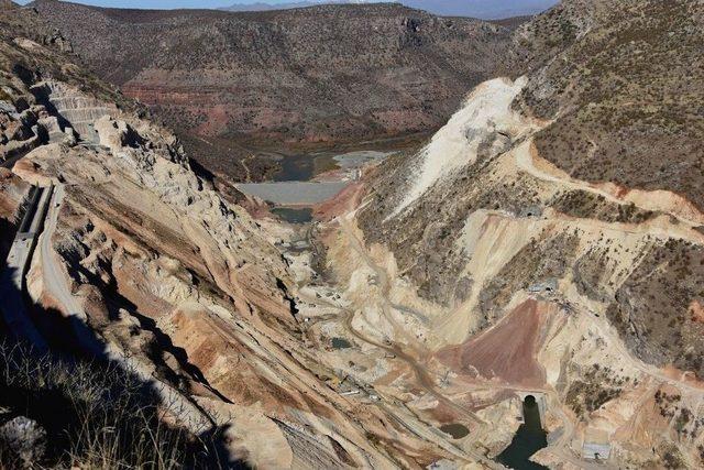 Bakan Eroğlu: "gap&rsquo;ın Kilit Tesisi Silvan Barajı&rsquo;nın Y&uuml;zde 70&rsquo;ini Tamamladık" 2