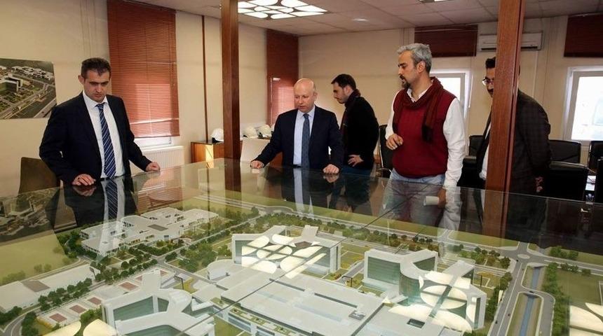 Başkan &Ccedil;olakbayrakdar B&ouml;lge Hastanesini İnceledi