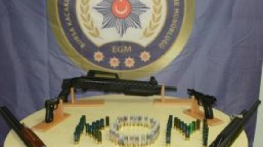 Ruhsatsız Silah Satıcılarına Operasyon: 15 G&ouml;zaltı