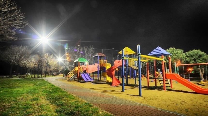 Beylikd&uuml;z&uuml;&rsquo;ndeki Parklara Led Aydınlatma Sistemi Geliyor