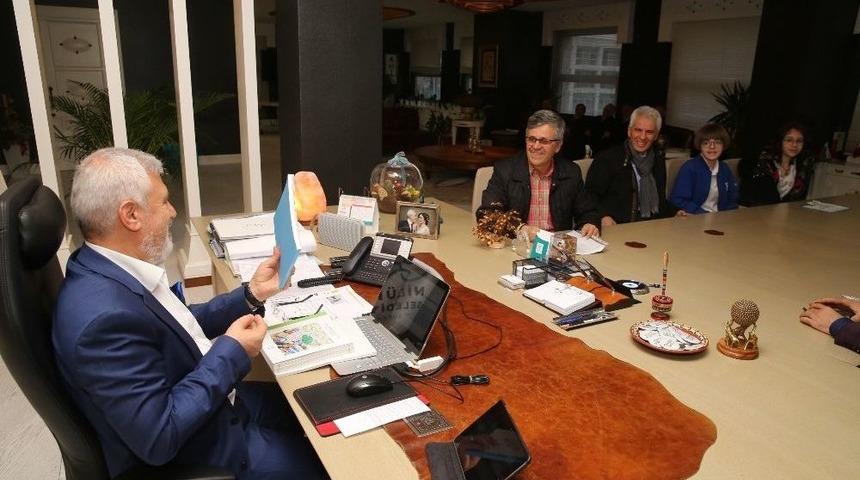 Karikat&uuml;r At&ouml;lyesinden 5 Yılda 70 &Ouml;d&uuml;l