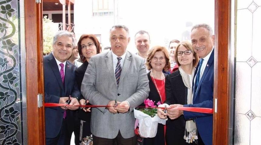 &Ouml;demiş&rsquo;te &lsquo;doktor G&ouml;z&uuml; İle&rsquo; Resim Sergisi