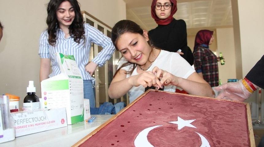 Bir Damla Kanla T&uuml;rk Bayrağı Portresi