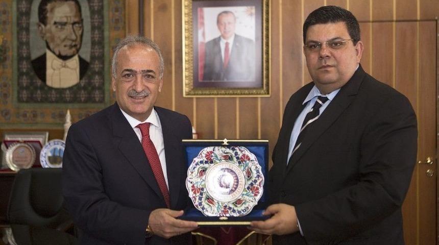 Kktc Milli Eğitim Ve K&uuml;lt&uuml;r Bakanı, Rekt&ouml;r &Ccedil;omaklı&rsquo;yı Ziyaret Etti