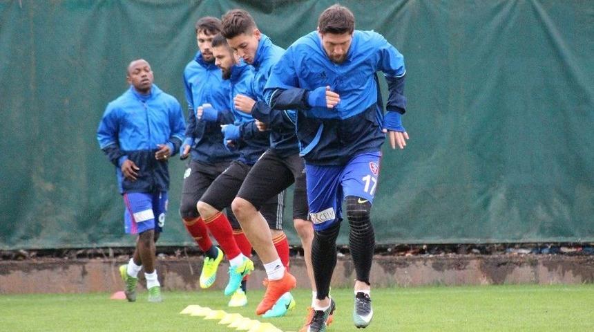 Kardemir Karab&uuml;kspor&rsquo;da Medipol Başakşehir Mesaisi Başladı