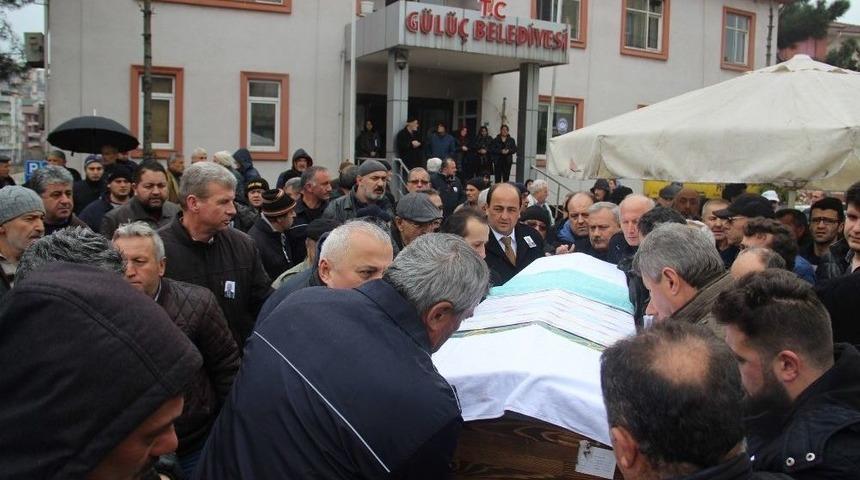 Vefat Eden G&uuml;l&uuml;&ccedil; Belediyesi Veznedarı T&ouml;renle Uğurlandı