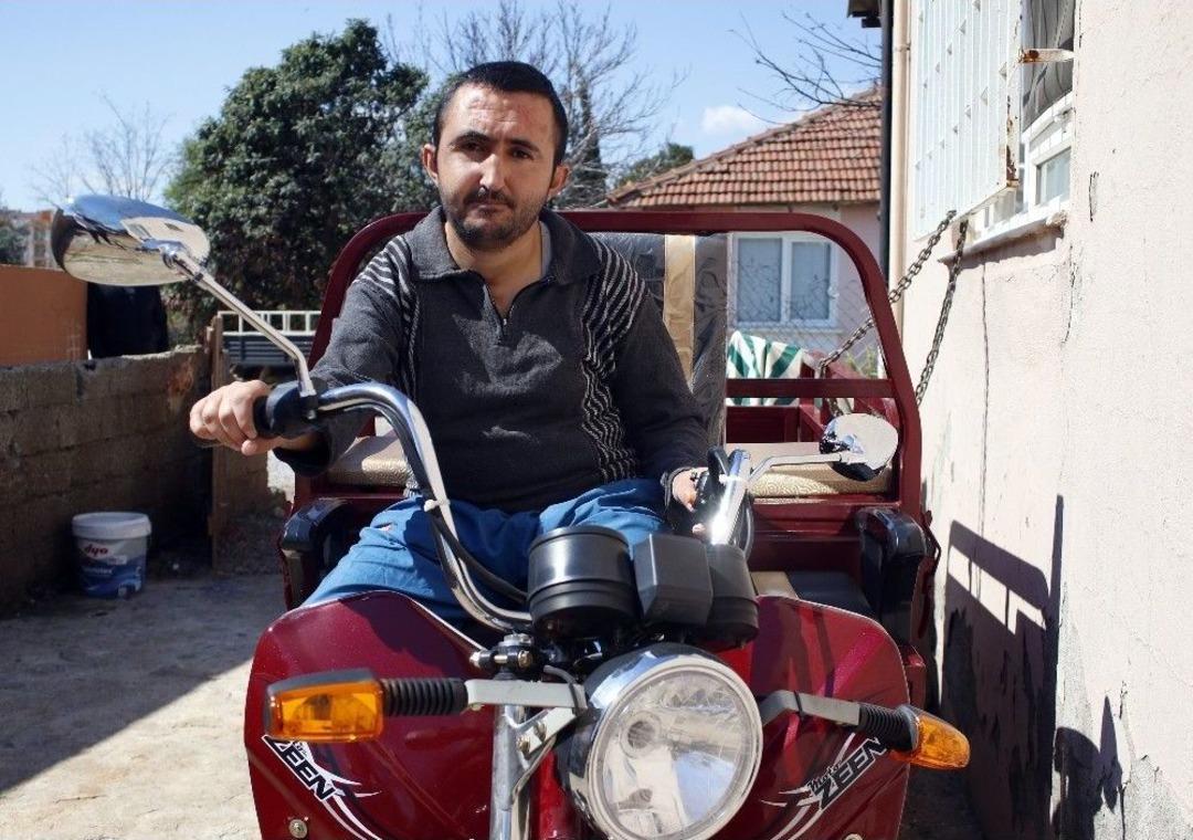 Vicdansızların Eve Hapsettiği İki Engelli Gencin Y&uuml;z&uuml;n&uuml; Kaymakamlık G&uuml;ld&uuml;rd&uuml;