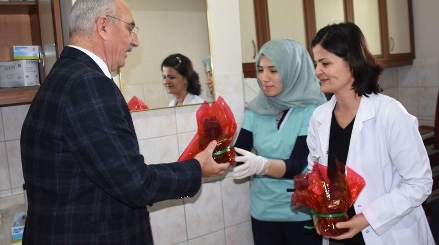 Başkan Kale, Sağlık &Ccedil;alışanlarını Unutmadı