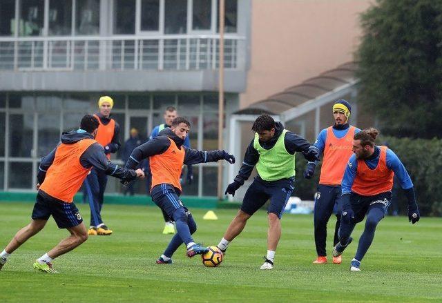 Fenerbahçe’de Konyaspor Maçı Hazırlıkları Devam Ediyor