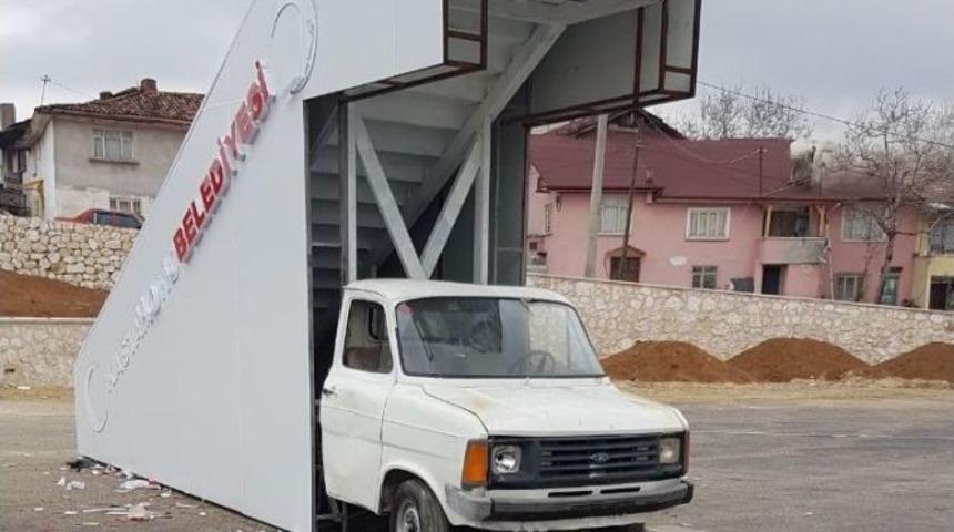 U&ccedil;ak Kafe, Tahrip Edildi