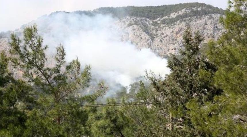 Antalya'da Korkutan Orman Yangını