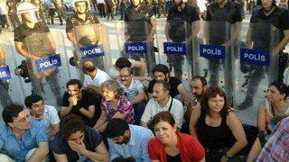 Milletvekillerinden oturma eylemi