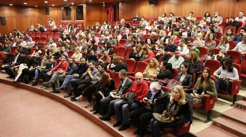 "g&uuml;l&uuml;n&ccedil; Karanlık" Beğeni Topladı