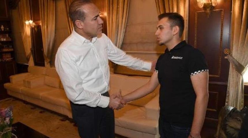 Ge&ccedil; Kaldığı I&ccedil;in Sınava Alınmayan Gence Başkan S&ouml;zl&uuml; Sahip &Ccedil;ıktı