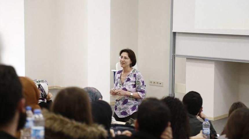 Akademisyenler Mesleki &Ouml;yk&uuml;lerini Paylaşıyor