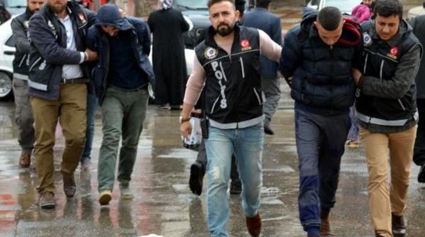 Kahramanmaraş'ta Uyuşturucu Operasyonu: 5 G&ouml;zaltı