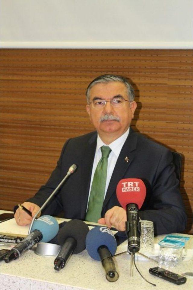 Milli Eğitim Bakanı İsmet Yılmaz: 1