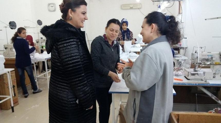 H&uuml;rriyet &Ccedil;ayırova&rsquo;da Kadın Emek&ccedil;ileri Ziyaret Etti