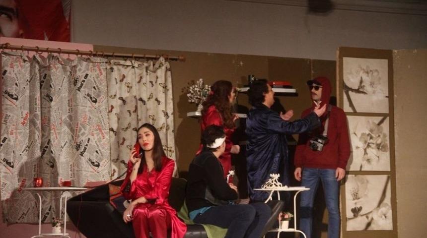 Kahkaha Attıran Oyunun Gelirleri Okula Aktarılacak