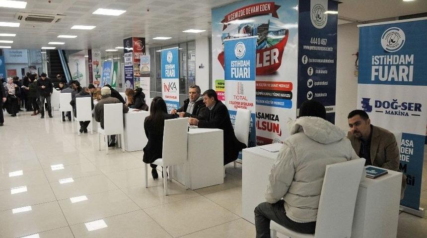 İş Arayan İle İşveren Gaziosmanpaşa&rsquo;daki İstihdam Fuarı&rsquo;nda Bir Araya Geldi