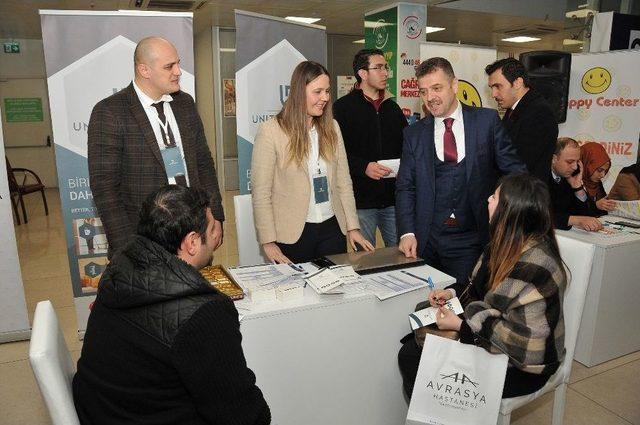 İş Arayan İle İşveren Gaziosmanpaşa’daki İstihdam Fuarı’nda Bir Araya Geldi