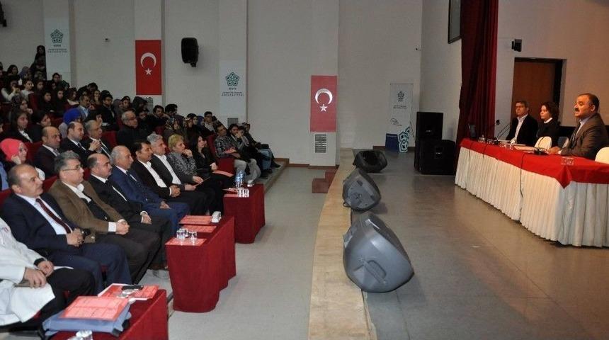 Milli Şair, Ne&uuml;&rsquo;de Anıldı