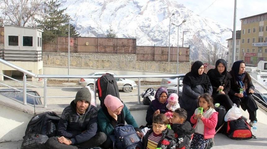 İran &Uuml;zerinden 50 Afganistanlı Hakkari&rsquo;ye Geldi