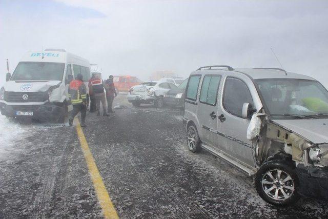 Kayseri’de Zincirleme Trafik Kazası: 15 Yaralı