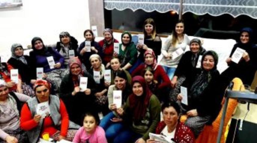 Sarıgöl’de Ak Parti’li Kadınlar Ev Ev Geziyor