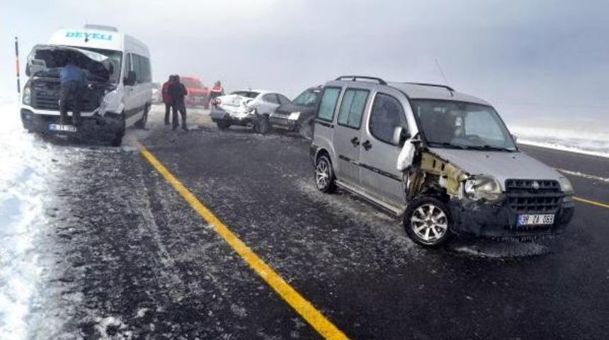 Kayseri'de Tipide Zincirleme Kaza: 15 Yaralı